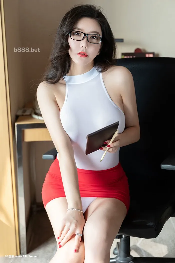 美艳秘书心妍丰乳肥臀搔首弄姿很勾魂 [41P][フォト ショップ 写真 加工 人物]