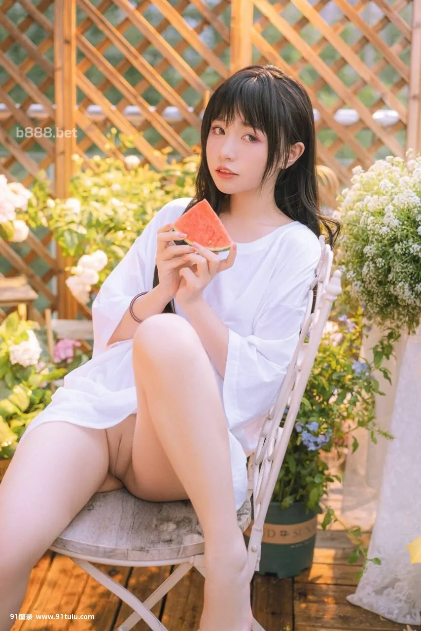 花园中的嫩妹 [25P][gay porn 偷拍]