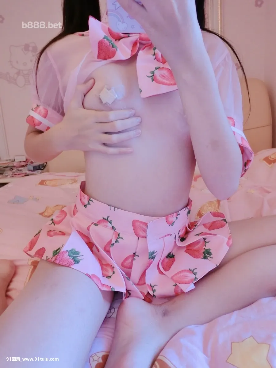 Cute loli girl in a strawberry costume show her sm [27P][さくら たん 野外 露出 エロ]
